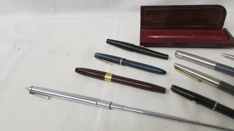 A mixed lot of old pens etc., including a Parker fountain pen marked Sterling 925 France. - Image 5 of 5