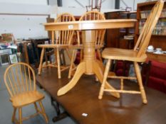 A round light oak kitchen table on centre column with 4 chairs diameter 100cm x height 74cm