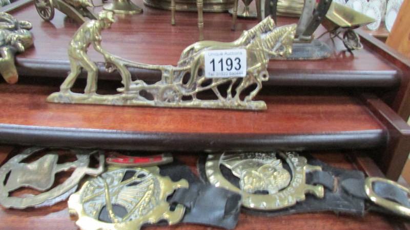 A mixed lot of brassware including horse brasses. - Image 3 of 3