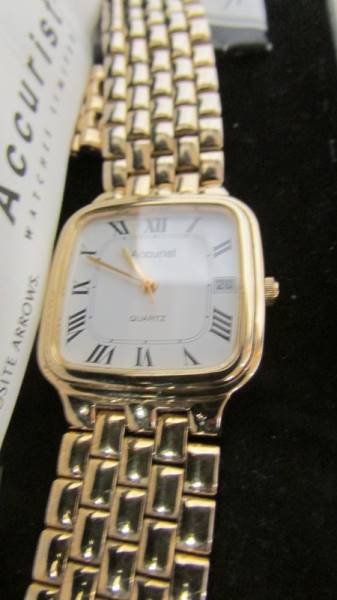 An Accurist gents wrist watch in working order. - Image 2 of 2