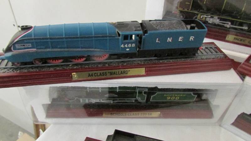 5 boxed and 3 unboxed ornamental model locomotives. - Image 3 of 6