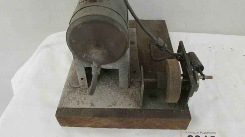 A model stationery steam engine. - Image 2 of 3