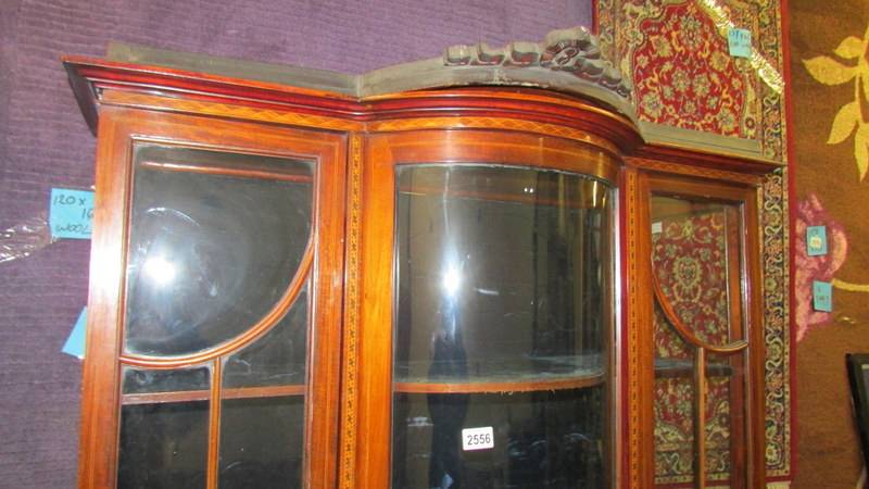 An Edwardian mahogany inlaid display cabinet. - Image 3 of 3