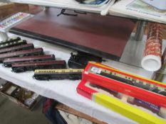 Hornby 00 gauge carriages and rolling stock,