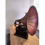 An original early 20th century horn gramaphone with original horn, in very good condition.