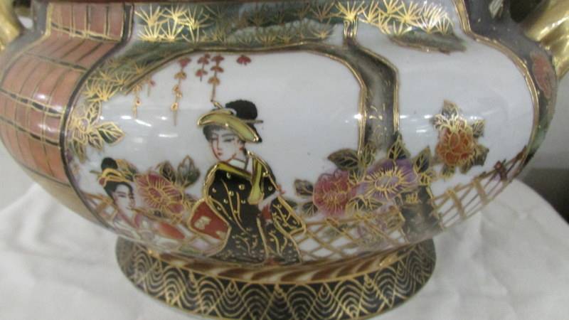 A large oriental hand painted tureen. - Image 2 of 5