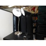 2 reading lamps,