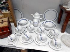 Approx 40 pieces of modern tea and dinner ware