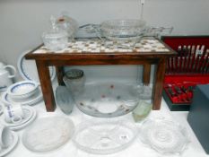 A mixed lot of glass dishes etc.