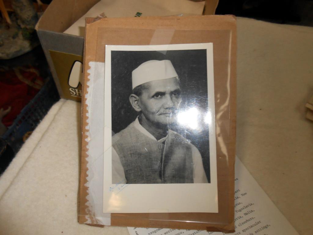A selection of Nehru memorabilia/ephemera including postcards etc. - Image 6 of 8
