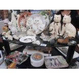 A quantity of cat related items, including figures, trays, coasters,