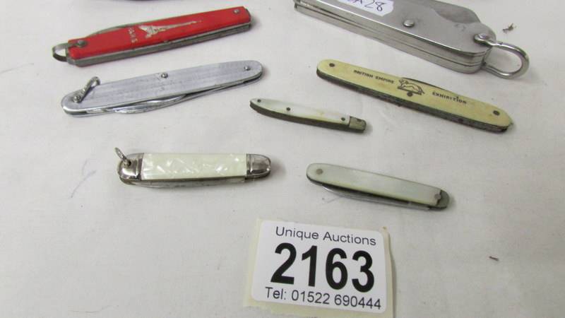 Eleven assorted pen knives including Swiss Army Knife, British Empire Exhibition knife etc. - Image 4 of 13