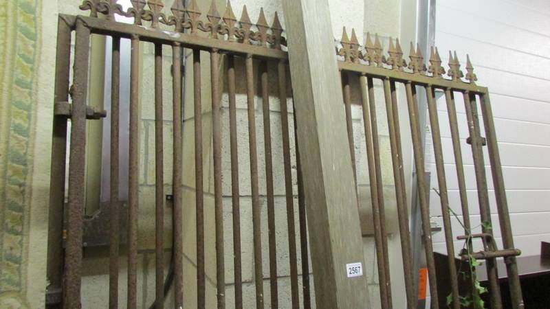 A pair of tall drive gates and a garden gate. - Image 3 of 3