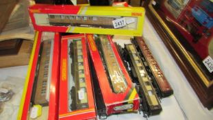 6 boxed and 5 unboxed Hornby '00' gauge carriages.