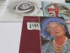 3 commemorative coin sets - Diana Memorial,