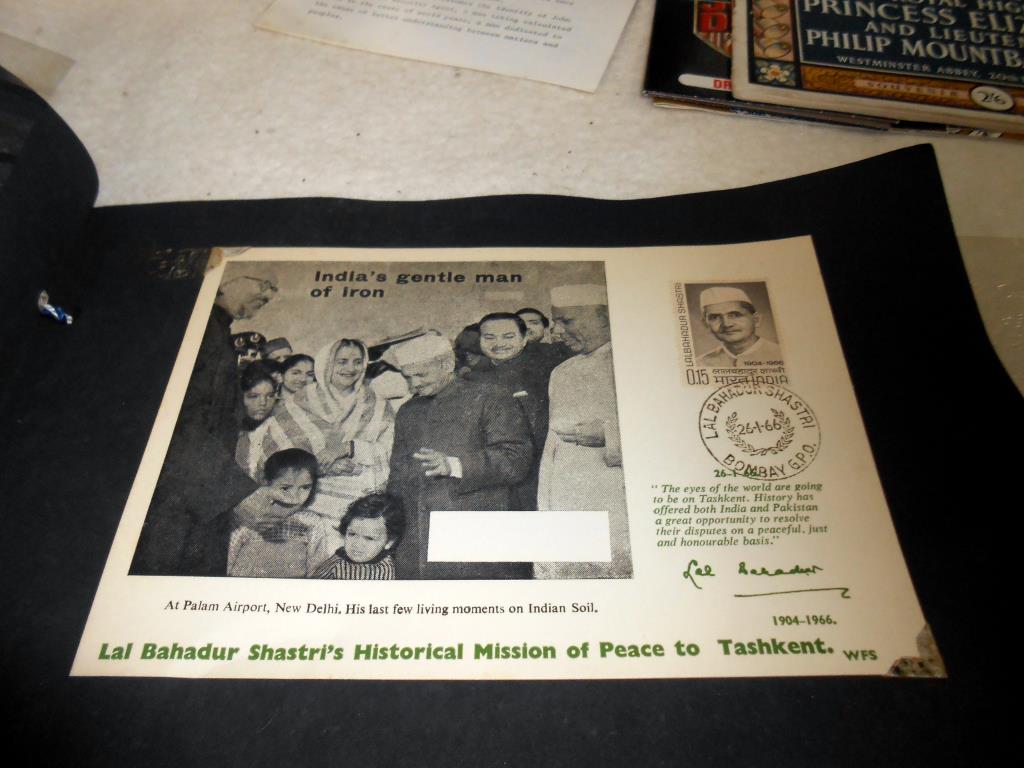 A selection of Nehru memorabilia/ephemera including postcards etc. - Image 3 of 8