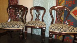 A set of 4 Victorian mahogany dining chairs.