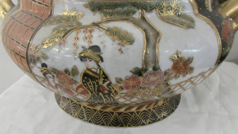 A large oriental hand painted tureen. - Image 4 of 5