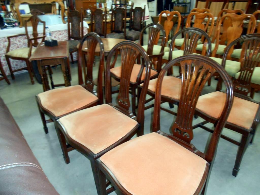 A set of 6 mahogany dining chairs including 2 carvers - Image 2 of 3