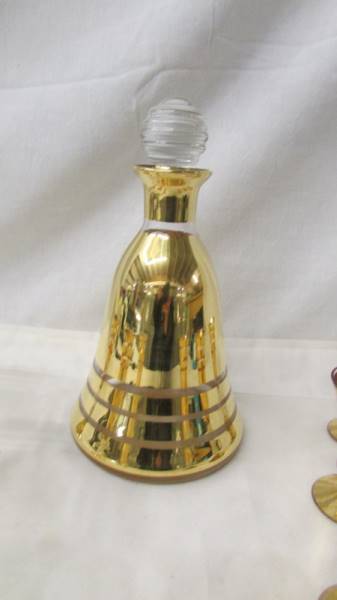 A mid 20th century gilded liquor decanter with 6 matching glasses. - Image 2 of 3