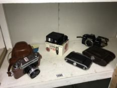 A quantity of old camera's including Yashica,