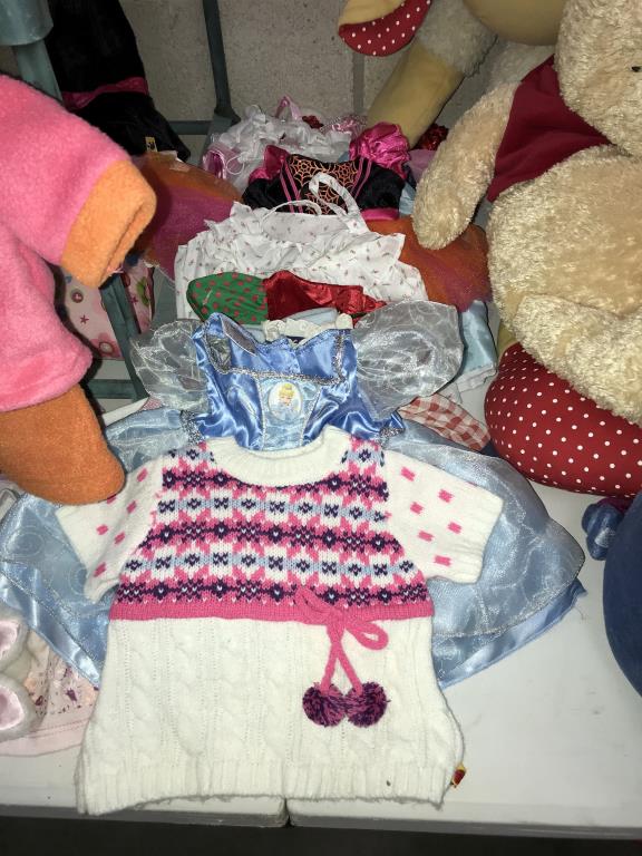 A quantity of doll's clothes & a cot with Doll - Image 7 of 7