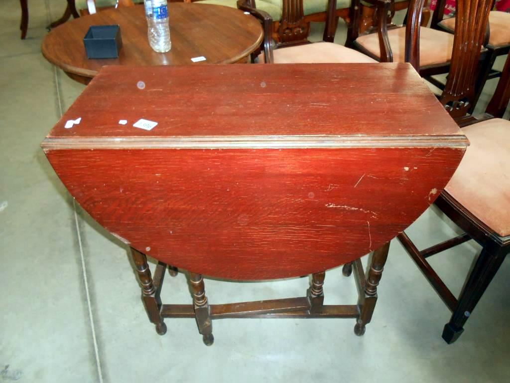 An oak gateleg table height 73cm, 119cm x 37cm open,