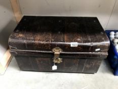 An old tin trunk 60cm x 32cm,