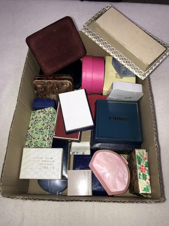 A mixed lot of empty jewellery boxes - Image 2 of 2