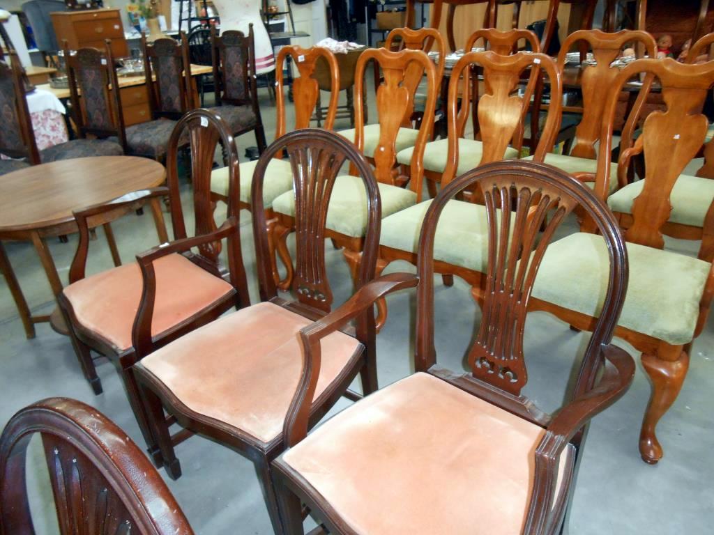 A set of 6 mahogany dining chairs including 2 carvers - Image 3 of 3