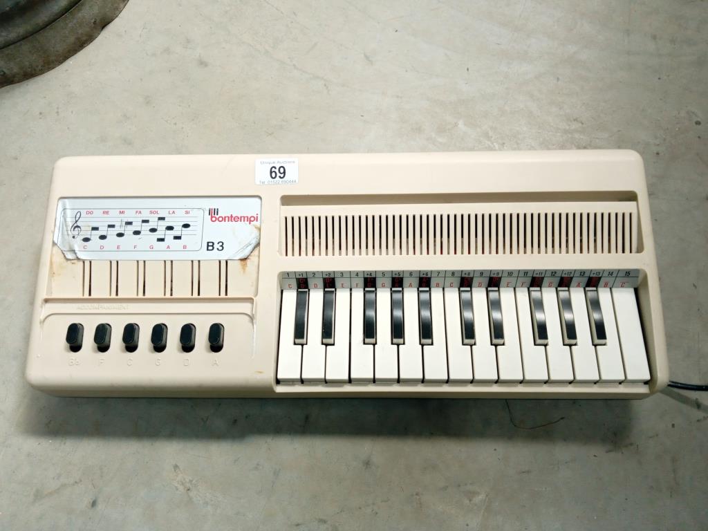 A Bontempi B3 1960's keyboard (working)