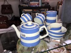 A TG Green Cornish ware tea set comprising of tea pot, 4 cups,