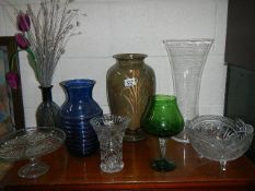 A mixed lot of glass ware.