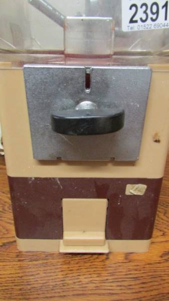 A vintage German bubble gum/sweet dispenser. - Image 2 of 3