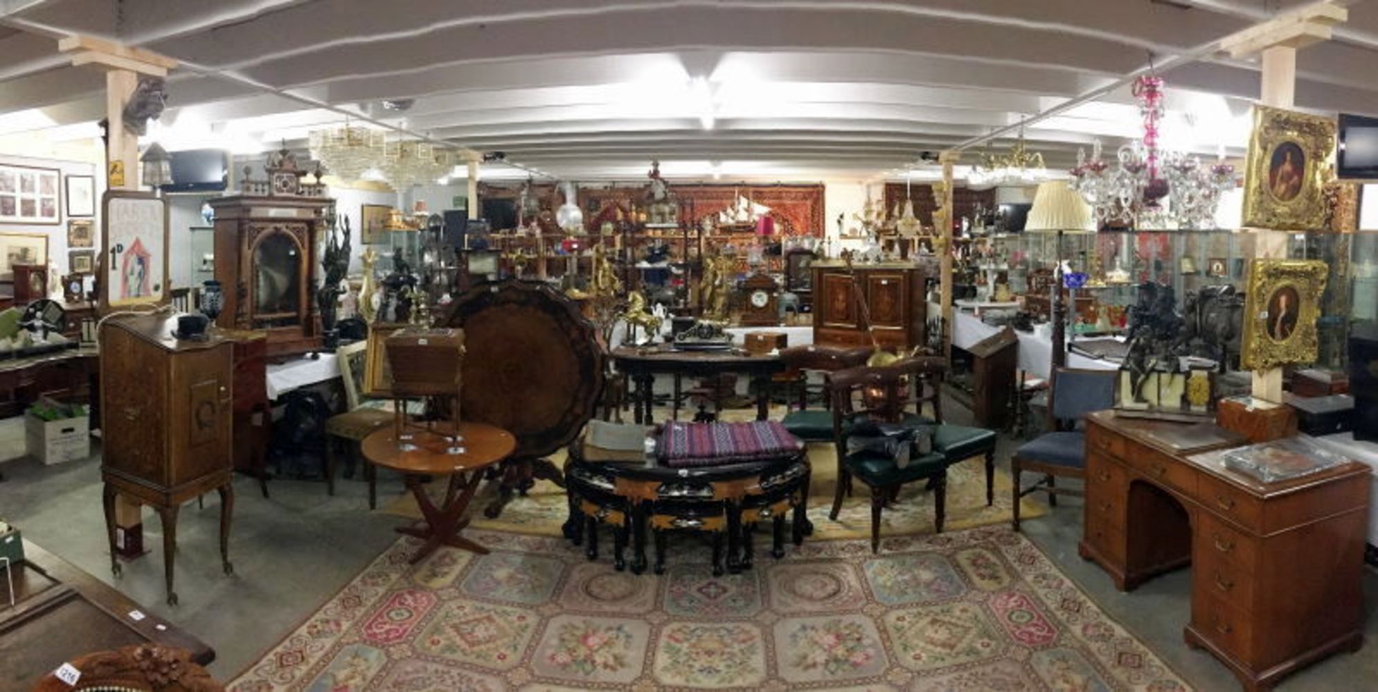A 3 day Antiques & Collectors including Gold, Jewellery, Silver, Furniture, etc.