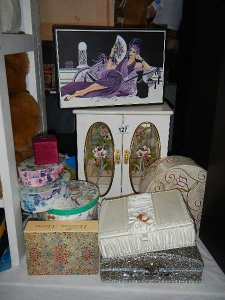 A mixed lot of jewellery boxes etc.