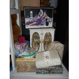 A mixed lot of jewellery boxes etc.