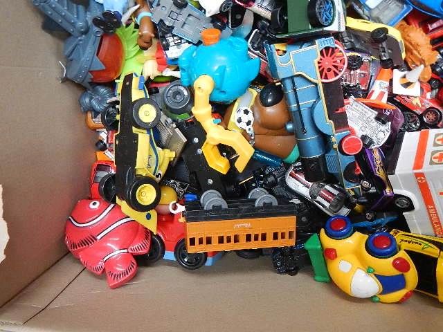 A large box of toy cars. - Image 6 of 6