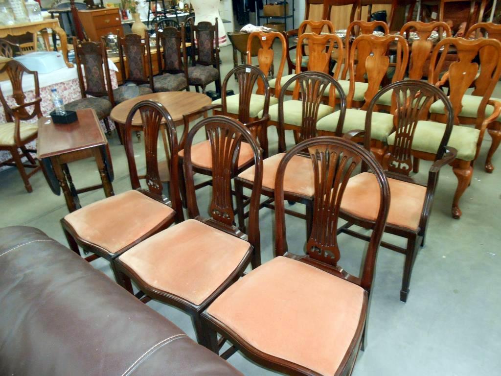 A set of 6 mahogany dining chairs including 2 carvers