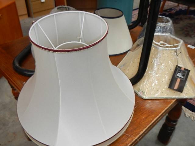 A quantity of lamp shades including new. - Image 3 of 3