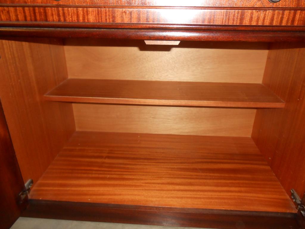 A dark wood stained sideboard with 2 drawers and 4 doors, 1 drawer being a cutlery drawer, - Image 5 of 5