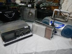 A mixed lot of old radio's etc.