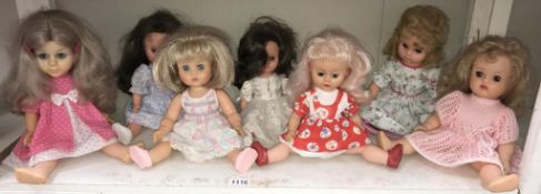 7 vintage dolls,