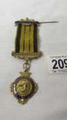 A gold R.A.O.B lodge medal dated 1928, 10 grams.