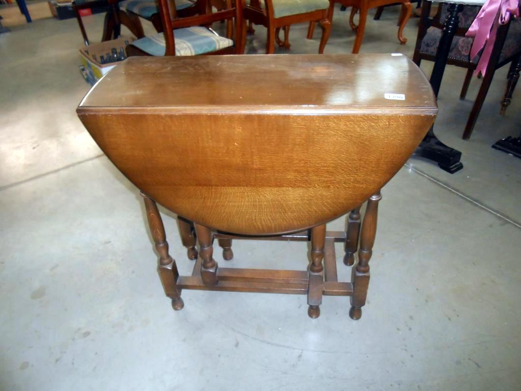 A 1930's oak gateleg table Height 73cm,