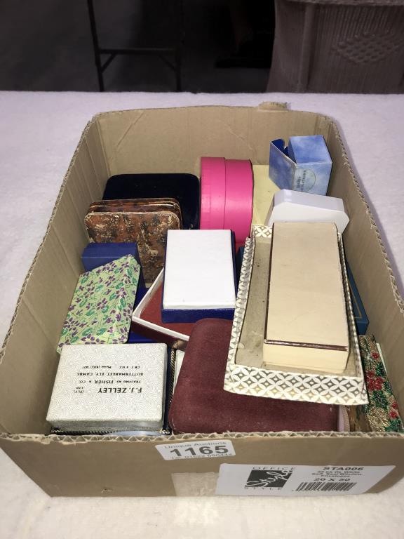 A mixed lot of empty jewellery boxes