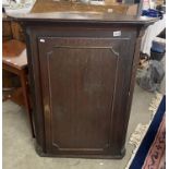 19th Century Oak Corner Cabinet with Moulded Cornice over Single Door (with Key)