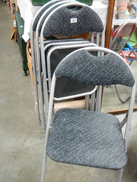 A set of 4 folding kitchen chairs. - Image 3 of 3