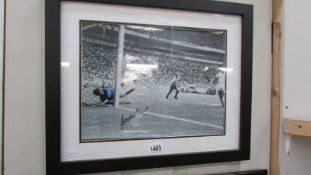 A Gordon Banks hand signed picture, no certificate of authentication.