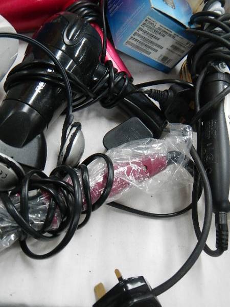 A mixed lot including hair dryer, radio, head phones etc. - Image 3 of 4